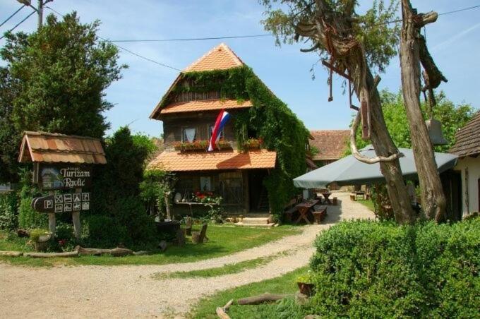 Gasthaus Rural Tourism Family Ravlic Muzilovcica Exterior foto