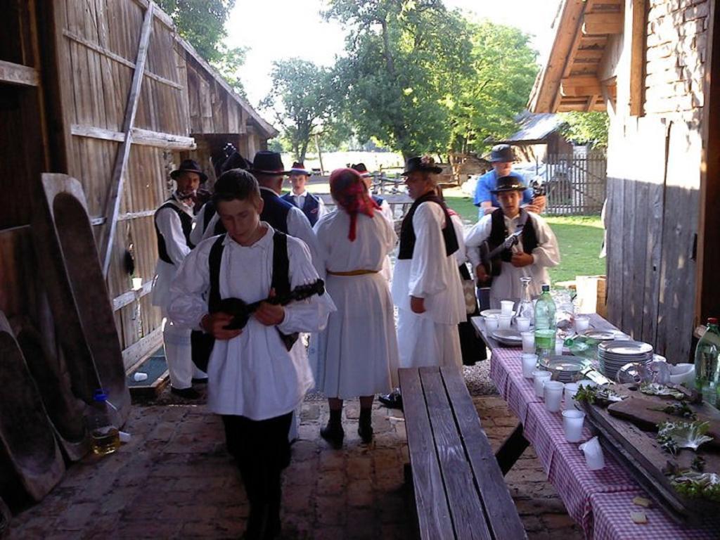 Gasthaus Rural Tourism Family Ravlic Muzilovcica Exterior foto